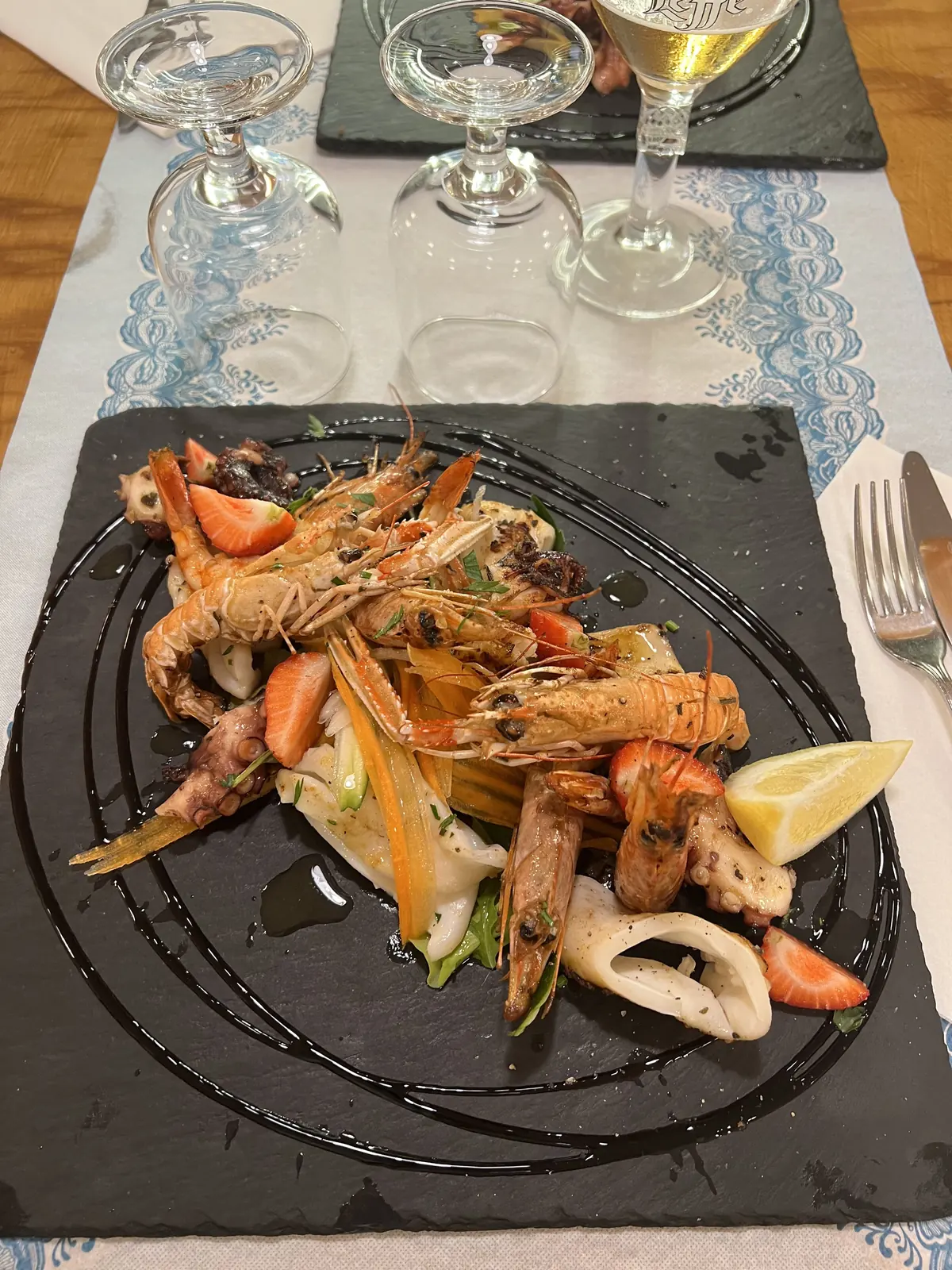 Grigliata di mare con gamberi, calamari e polpo